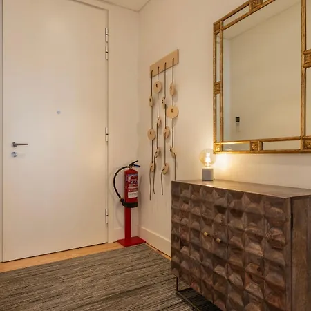 Downtown Sleek By Lovelystay