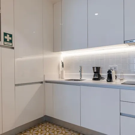 Downtown Sleek By Lovelystay *