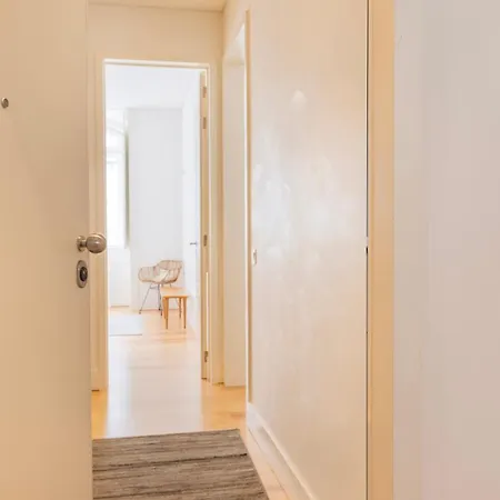 Downtown Sleek By Lovelystay