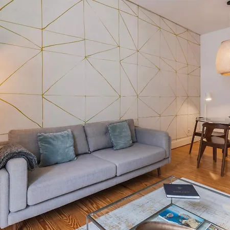 Downtown Sleek By Lovelystay *