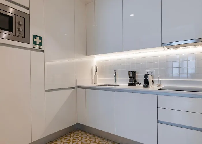 Downtown Sleek By Lovelystay *